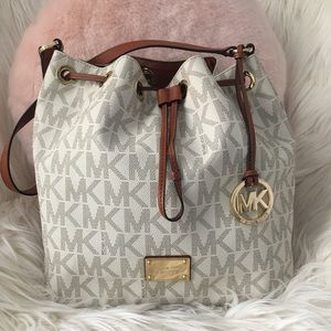 Michael Kors Jules bucket bag